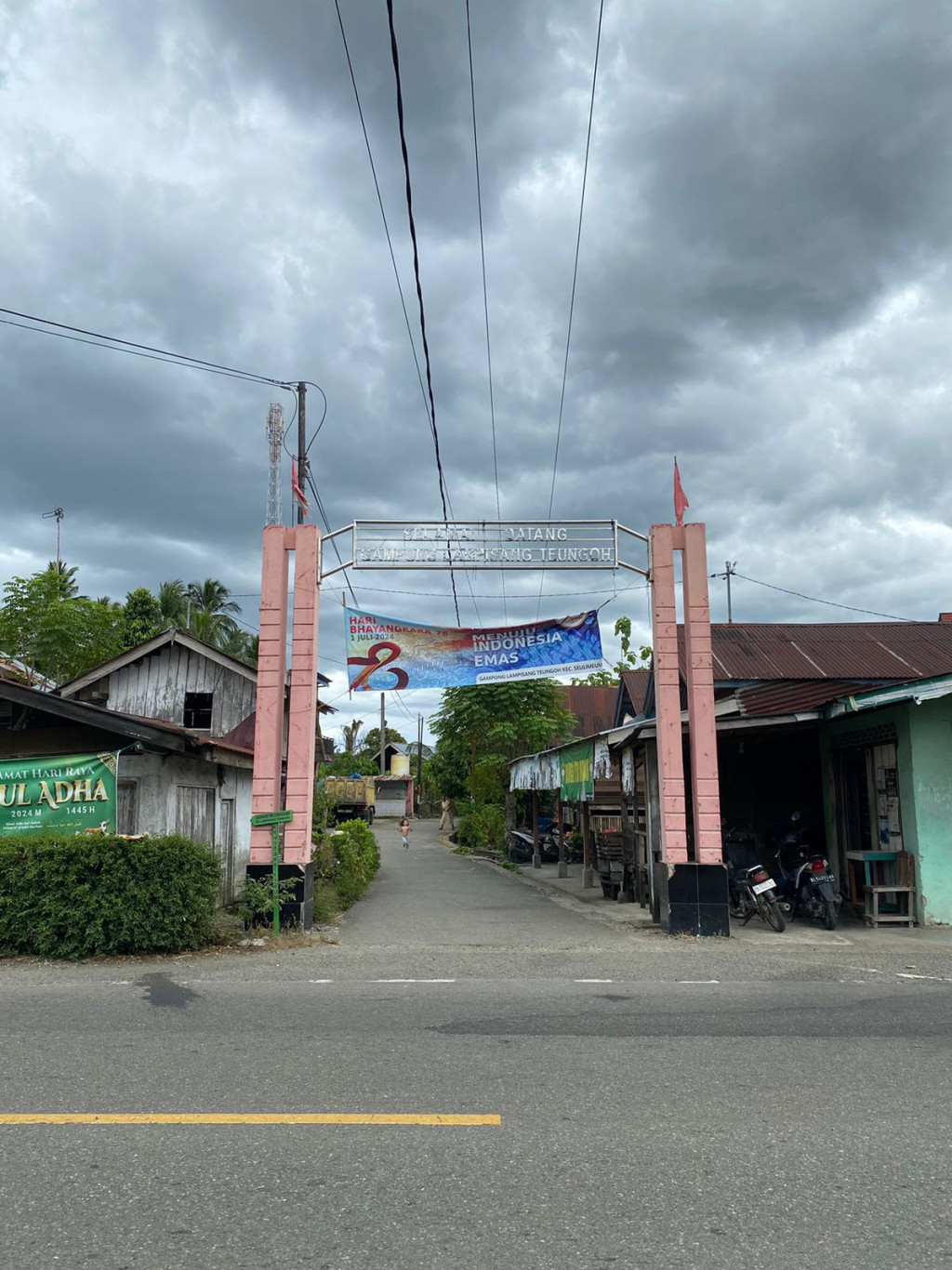 Gapura gampong Lampisang Teungoh